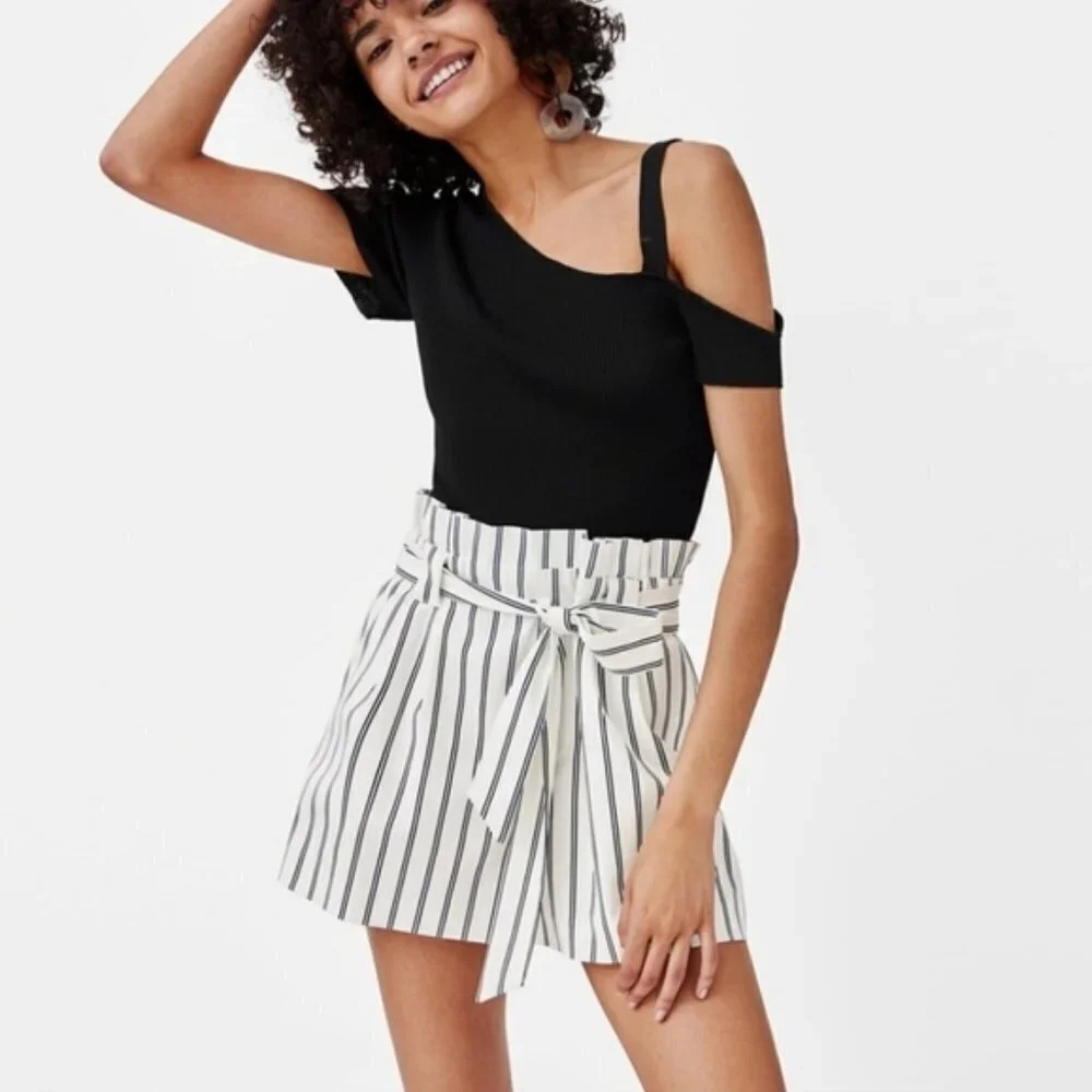 ZARA  | PLEATED HIGH WAIST PAPER BAG WHITE STRIPED SHORT